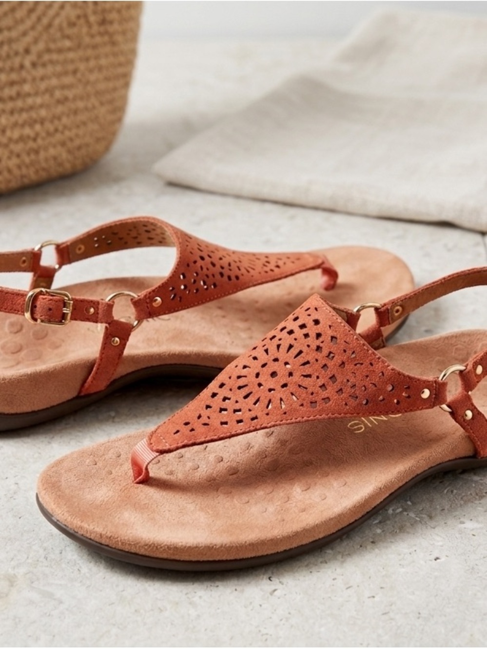Vionic Coral Suede Laser-Cut Orthotic Sandals 8.5 Sling Back
